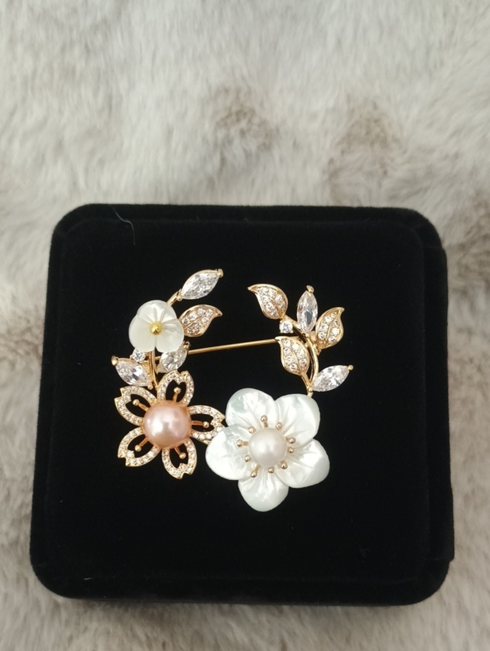 New Genuine Pink And White Pearls And Mother Of Pearl Flowers Brooch